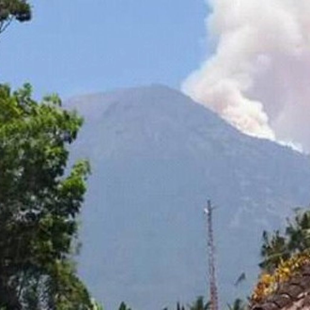 Gunung Agung Siaga, Ribuan Warga Mengungsi Mandiri ke Sejumlah Titik