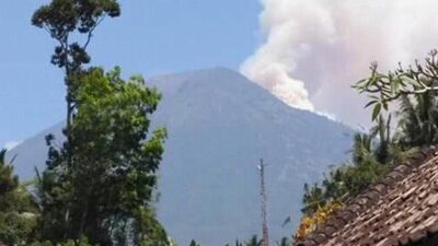 Gunung Agung Siaga, Ribuan Warga Mengungsi Mandiri ke Sejumlah Titik