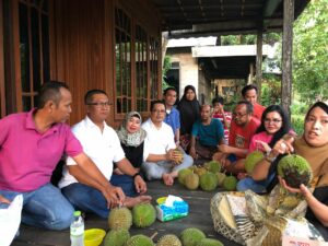 Wakil Ketua MPR Berburu Durian Penyengat Hingga Karang Intan, Banjar