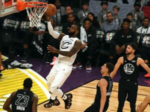 NBA All Star, Tim LeBron Kalahkan Tim Curry