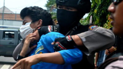 Hadapi Demo Mahasiswa Tuban Tolak Jokowi, Aparat Represif