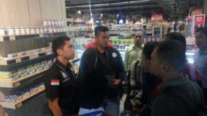 Polres Jakbar Razia Makanan di Mall Lippo Kembangan
