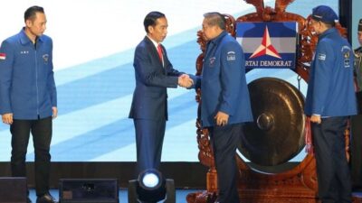 Jokowi Akui Kalah Ganteng Dari AHY