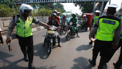 Polisi Pemeras Tilang Pemotor Cuma Dimutasi