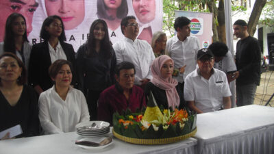 Rhoma Irama Main Sinetron Perdana Bareng Istri