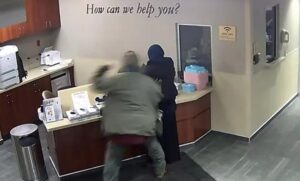 Perempuan Berhijab Diserang di RS Michigan