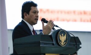 Dosen Impor Bakal Digaji 65 Juta Per Bulan