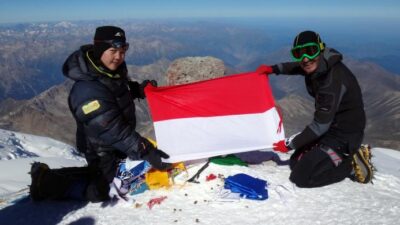 Dua Wanita Indonesia Taklukkan Puncak Everest