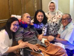 ARB Jenguk Akom, Begini Kondisinya Kini