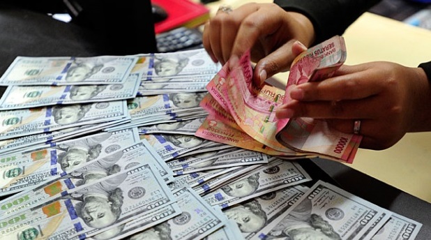 Rupiah Jeblok, Emak-Emak Makin Tak Percaya Jokowi Radar Aktual