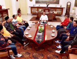 Sekjen 9 Parpol Masuk Istana Pakai Jeans, Langgar Protap?