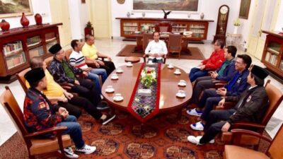 Sekjen 9 Parpol Masuk Istana Pakai Jeans, Langgar Protap?
