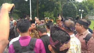 Masyarakat Riau Usir Ketua GP Ansor Dari Balai Adat LAMR