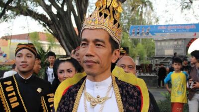Aktivis: Jokowi Gagah dengan Pakaian Raja Jawa