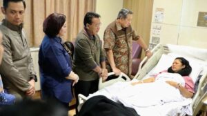 Ani Yudhoyono Kanker Darah, SBY Prihatin