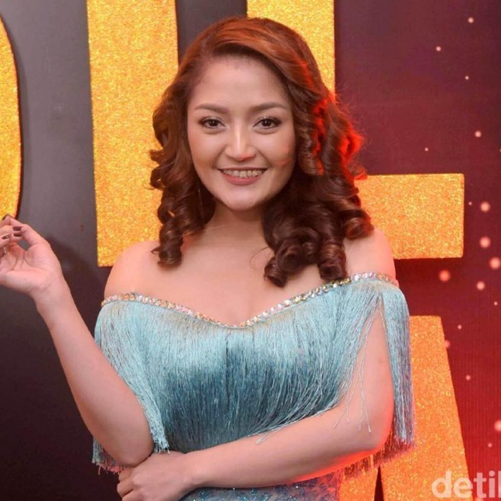 Siti Badriah dan Lagu Lagi Syantik Sabet Penghargaan di Bangkok