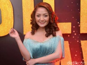 Siti Badriah dan Lagu Lagi Syantik Sabet Penghargaan di Bangkok