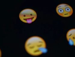 Duh! Ada Emoji LGBT Tersembunyi di WhatsApp
