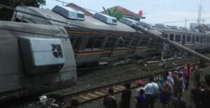 3 Gerbong KRL Jakarta-Bogor Terguling di Kebon Pedes