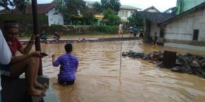 Duh! Ratusan Korban Banjir Jember Masih Mengungsi