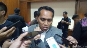 PT LIB Pecat Tigor Shalomboboy dan Risha