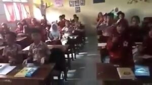 Viral Anak SD Nyanyi Lagu Prabowo Sandi, Politisasi Anak?