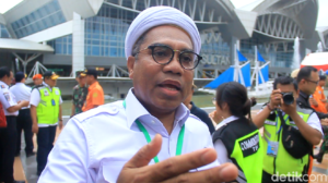 Ini Klarifikasi Ngabalin Terkait Foto Setengah Bugilnya Yang Viral di Medsos