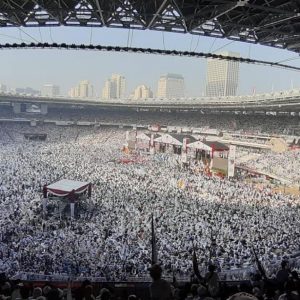 Ketika Gelora Bung Karno Berubah Jadi Lautan Manusia
