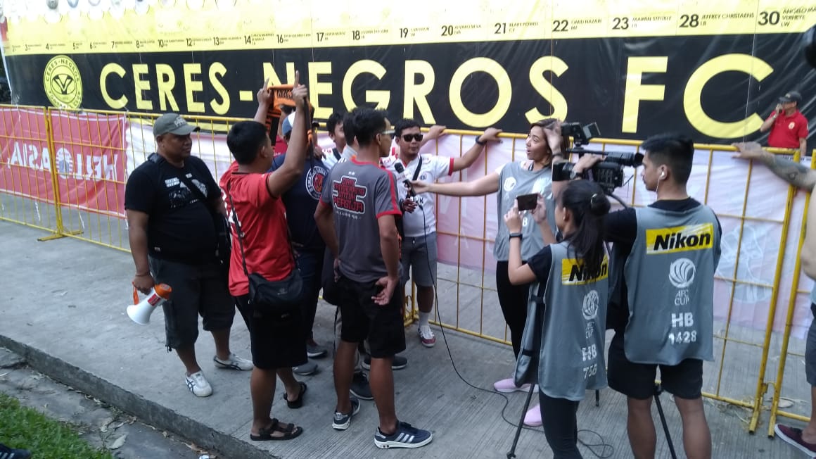 Dukung Persija, Puluhan The Jak Mania Hadir di Bacolod City Radar Aktual