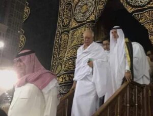 Kisah Najib Razak, Kalah dan Jadi Pesakitan Setelah Masuk Ka’bah