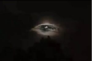 Viral Penampakan Mata Raksasa di Langit Kota Bandung
