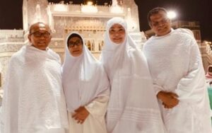 Umroh Syawal, ARB Doakan Indonesia di Mekkah
