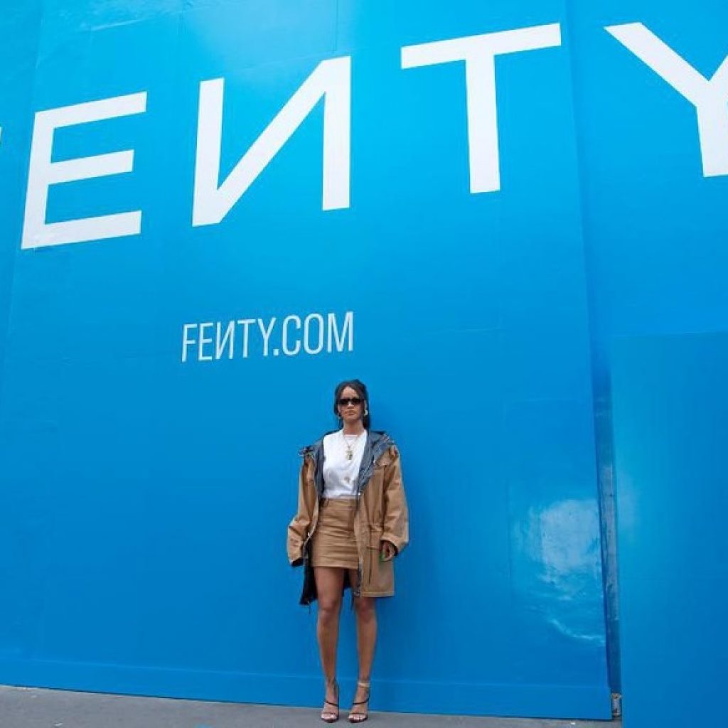 Forbes: Rihanna Penyanyi Perempuan Terkaya di Dunia
