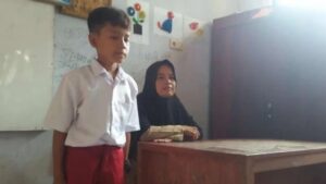 Digaji Rp.350 Ribu Per Bulan, Guru Honorer di Pandeglang Tinggal di WC