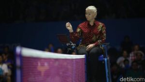 Keren! Wasit Indonesia Open 2019 Kenakan Batik Saat Bertugas