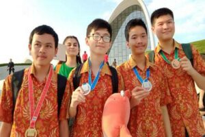Pelajar Indonesia Rebut 4 Medali Olimpiade Informatika di Azerbaijan