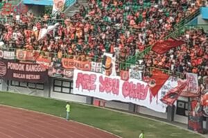 Maraknya Spanduk Protes The Jak Mania Di Laga Persija Vs Bhayangkara FC