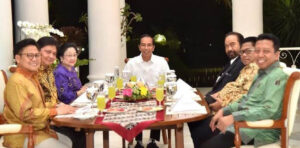 Lebih Loyal Dari Kader Partai, Jokowi Perbanyak Menteri Profesional
