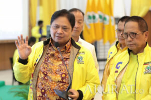 Gagal Pimpin Golkar, Kader Desak Jokowi Copot Airlangga Dari Menperin