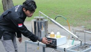 Mahasiswa UGM Ini Mampu Ubah Sampah Plastik Jadi BBM