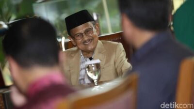 BJ Habibie Meninggal, ARB: Selamat Jalan, Mas Rudi