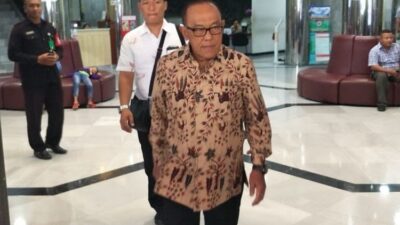 Dibutuhkan Negara, ARB Doakan Wiranto Lekas Sembuh