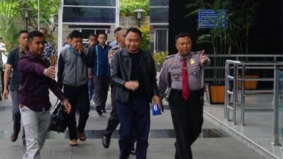 Warga Rayakan Penangkapan Bupati Lampung Utara Dengan Potong Kambing
