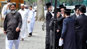 Banyak Sekali Umat Islam Mulai Meniru Sifat Yahudi