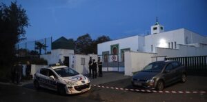 Kepergok Mau Bakar Masjid, Pria Ini Tembak Dua Saksi