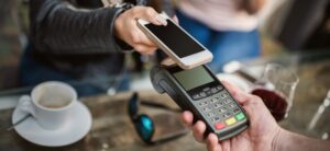 Transaksi Tunai Atau Non Tunai? Ini Plus Minus Keduanya