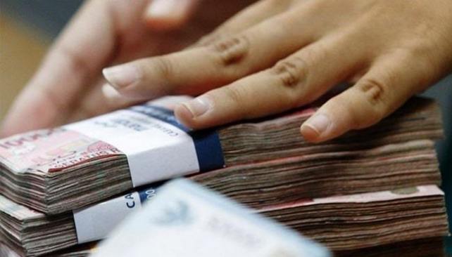 Pinjami Turis Asing Rp.3,5 Juta, Pria Ini Diberi Hadiah Rp.9,5 Miliar