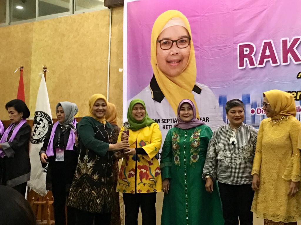 Ratu Dian Hatifa KPPI Award 2019 Radar Aktual