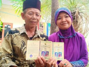 Kisah Radi, Kakek 70 Tahun Yang Nikahi Janda Dengan Selisih Usia 42 Tahun
