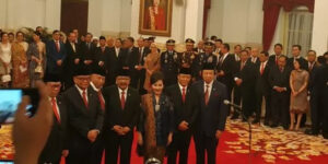 Jokowi Lantik Agung Laksono Jadi Anggota Wantimpres